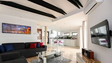 Deluxe Apartment, Multiple Beds, Non Smoking, City View | Laptop workspace, iron/ironing board, free WiFi, bed sheets