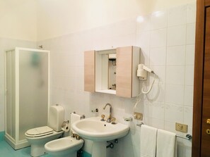Villa, 5 Bedrooms | Bathroom | Hair dryer, towels - Villa Le Palme (Trecastagni)