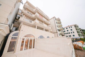 Fachada de la propiedad
