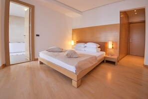 Comfort-Apartment, Meerblick | 3 Schlafzimmer, Zimmersafe, Schreibtisch, schallisolierte Zimmer