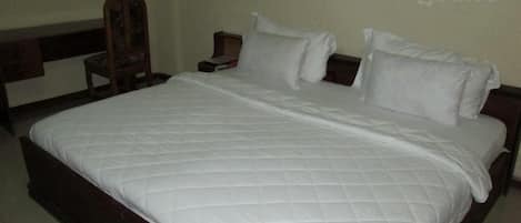 Doppelzimmer | 1 Schlafzimmer, Schreibtisch, Bettwäsche