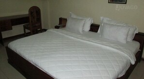 ダブルルーム | 1 室のベッドルーム、デスク、ベッドシーツ