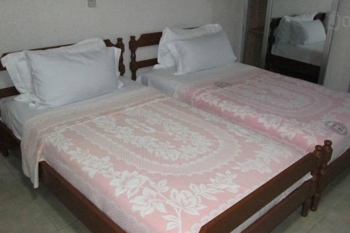 Twin Room, 2 Twin Beds, Non Smoking | 1 bedroom, desk, bed sheets