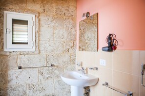 Dusche, Regendusche, kostenlose Toilettenartikel, Haartrockner