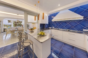 Villa | Private kitchen | Fridge, microwave, oven, stovetop - Villa Giove (Massa Lubrense)