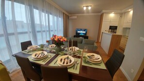 Apartment, Multiple Beds, Non Smoking | Living area