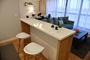 Apartment, Multiple Beds, Non Smoking | Private kitchenette