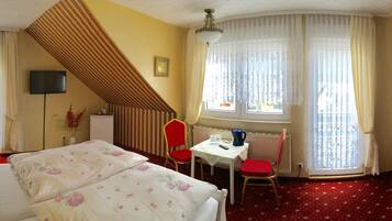 Minibar, individually decorated, individually furnished, desk