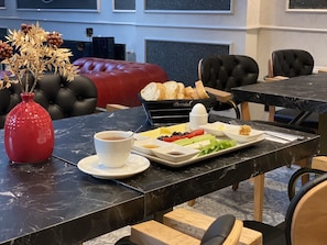 Free daily continental breakfast - Global Suites Hotel (Istanbul)