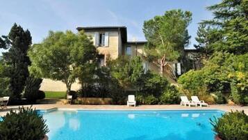 Stuga - eget badrum (de France) | Utomhuspool