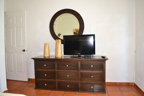 Apartment, 2 Schlafzimmer, Stadtblick | 2 Schlafzimmer, schallisolierte Zimmer, kostenloses WLAN, Bettwäsche