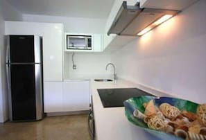 Apartment, Ocean View | Private kitchen