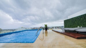 室外游泳池