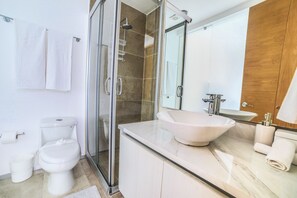 Apartment, 2 Bedrooms, Ocean View | Bathroom | Shower, hair dryer, towels - Menesse 32 - 003 (Playa del Carmen)