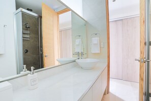 Apartment, 2 Bedrooms, Ocean View | Bathroom | Shower, hair dryer, towels - Menesse 32 - 003 (Playa del Carmen)