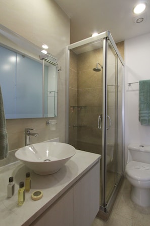 Apartment, 2 Bedrooms, Ocean View | Bathroom