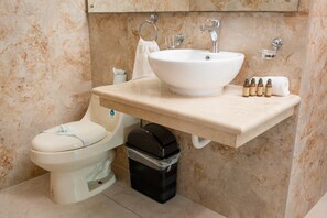 Apartment, 1 Bedroom, Ocean View | Bathroom | Shower, hair dryer, towels - Quintamar 101 (Playa del Carmen)
