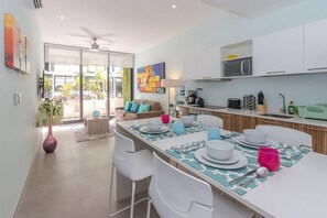 Apartment, 1 Bedroom | In-room dining - The City 1108 N (Playa del Carmen)