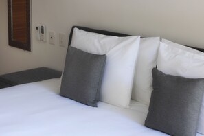 スタジオ プールビュー | WiFi (無料)、ベッドシーツ