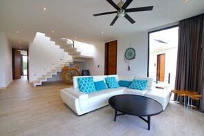 شقة - بمنظر للمسبح | غرفة المعيشة | تلفزيون بشاشة مسطحة