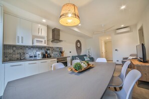 Appartement, 2 chambres | Restauration dans la chambre