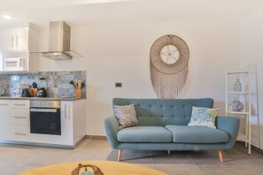 Apartment, 2 Schlafzimmer | Wohnbereich | Flachbildfernseher