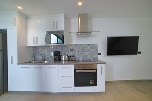 Apartment, 1 Bedroom | Private kitchen | Full-size fridge, microwave, oven, stovetop
