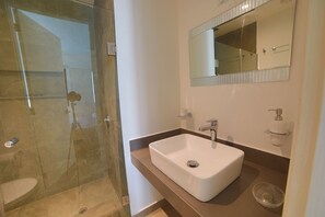 Apartment, 1 Bedroom | Bathroom | Shower, hair dryer, towels - Quinto Sol 22 (Tulum)
