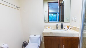 Apartment, 2 Bedrooms, Pool View | Bathroom | Shower, hair dryer, towels - Paramar Terra C04 (Tulum)