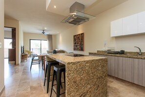 Apartment, 2 Schlafzimmer | Eigene Küche | Großer Kühlschrank, Mikrowelle, Ofen, Herdplatte