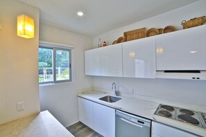 Apartment, 2 Bedrooms | Private kitchen