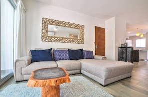 Apartment, 2 Bedrooms, City View | Living room