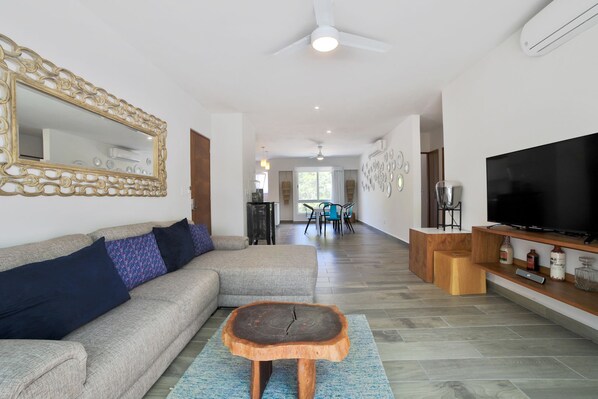 Apartment, 2 Bedrooms, City View | Living area