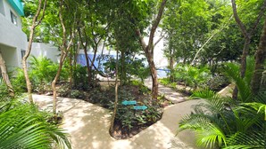 Unclassified image, 2 of 27, button - IK Zama 07 (Tulum)