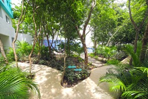 المنطقة المحيطة بالمنشأة