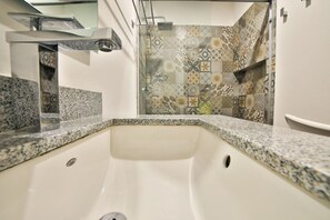 Apartment, 2 Schlafzimmer | Badezimmer | Dusche, Haartrockner, Handtücher