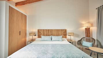 Minibar, Zimmersafe, Schreibtisch, Verdunkelungsvorhänge