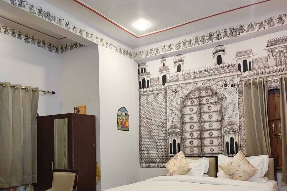 Superior Double Room | Soundproofing, free WiFi, bed sheets