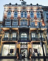 Fachada de la propiedad por la tarde o noche