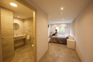 Free cribs/infant beds, rollaway beds, free WiFi, bed sheets