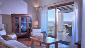 Villa, 4 habitaciones (7 pax) | Área de sala de estar | Televisión de pantalla plana 