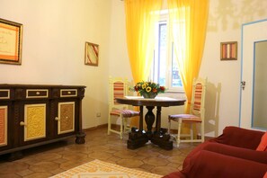 Apartment, 2 Schlafzimmer | Wohnzimmer | Flachbildfernseher