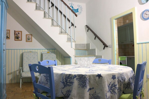 Appartement, 2 chambres | Repas dans la chambre