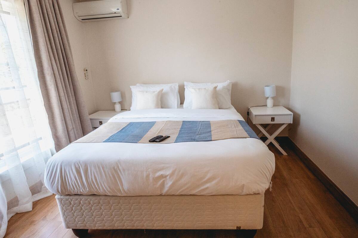 Minibar, decoración personalizada y sistema de insonorización