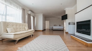 Minibar, decoración personalizada y sistema de insonorización
