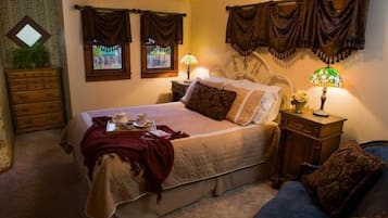 Room, 1 Queen Bed, Non Smoking | Individually decorated, individually furnished, blackout curtains