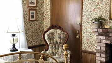 Autumn Song | Individually decorated, individually furnished, blackout drapes