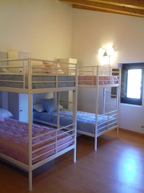 Room, Mixed Dorm (1 bed in 8 Bed Dorm) | Free cribs/infant beds, free WiFi