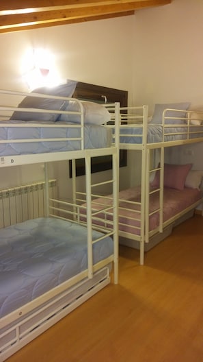 Zimmer, Gemischter Schlafsaal (1 bed in 8 Bed Dorm) | Kostenlose Babybetten, kostenloses WLAN