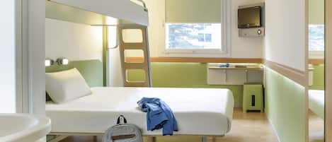 Quarto triplo, 1 cama de casal | Wi-Fi (sobretaxa), roupa de cama